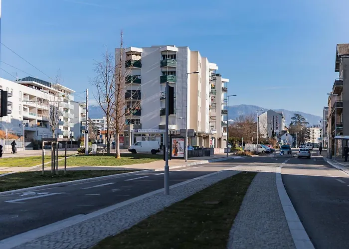 Lac-Montagne-Leman-Geneva, Garage, Tram